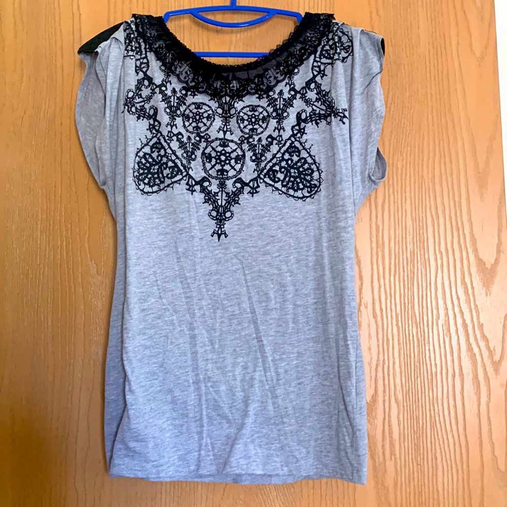 Women’s dressy top